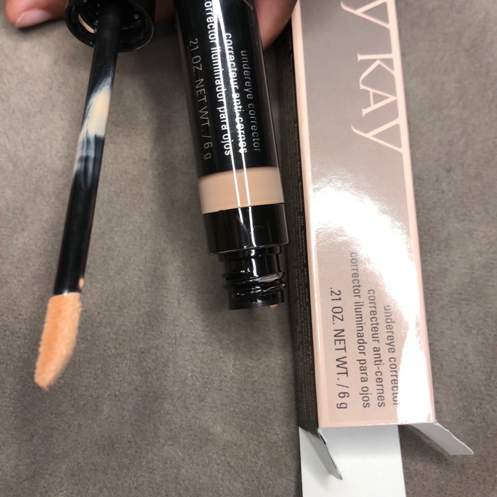 Brand new under eye corrector